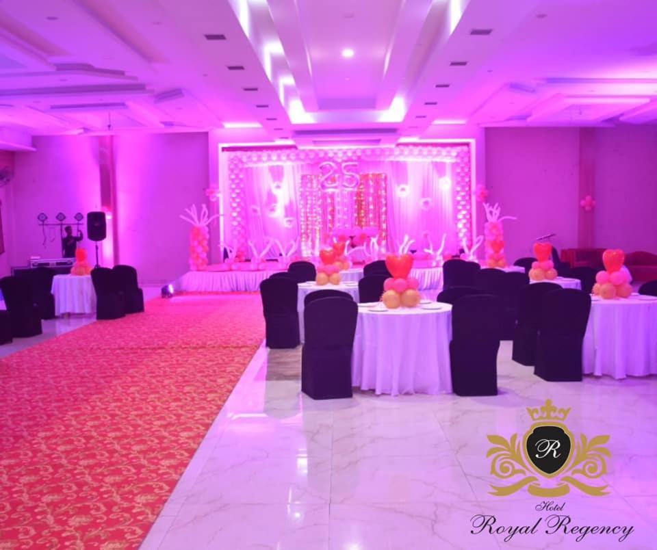 Hotel Royal Regency Bori  Exterior photo