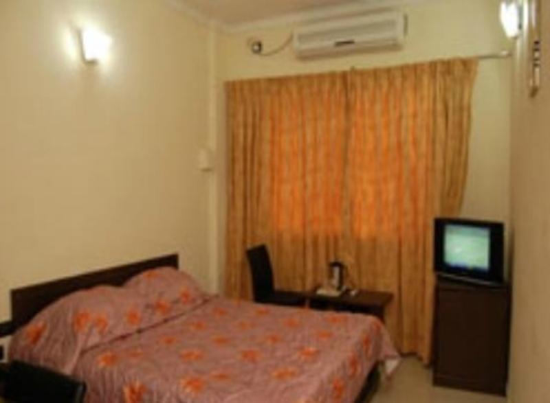Hotel Royal Regency Bori  Exterior photo