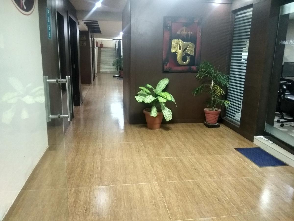 Hotel Royal Regency Bori  Exterior photo