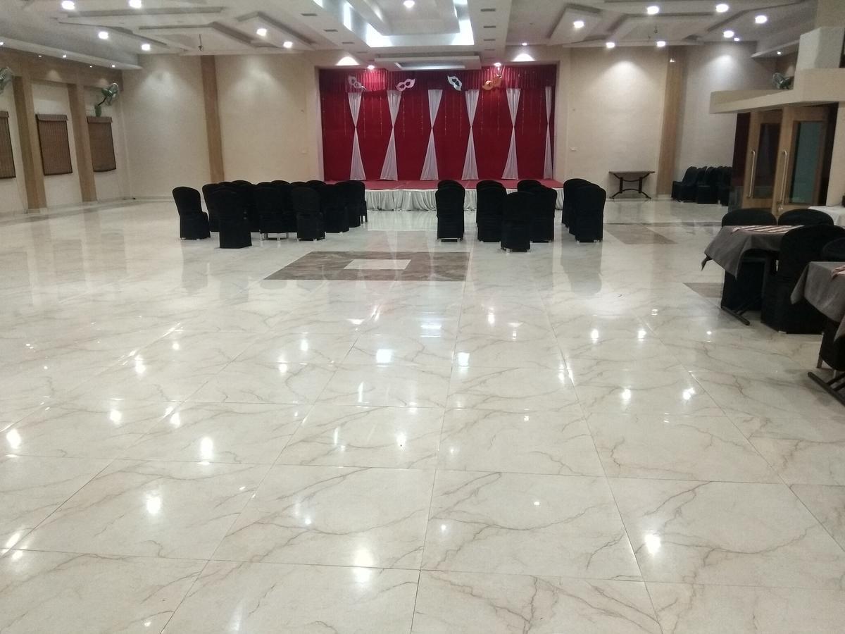 Hotel Royal Regency Bori  Exterior photo